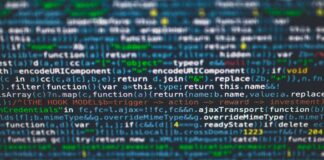 Kolorowy kod programistyczny z bliska na ekranie monitora