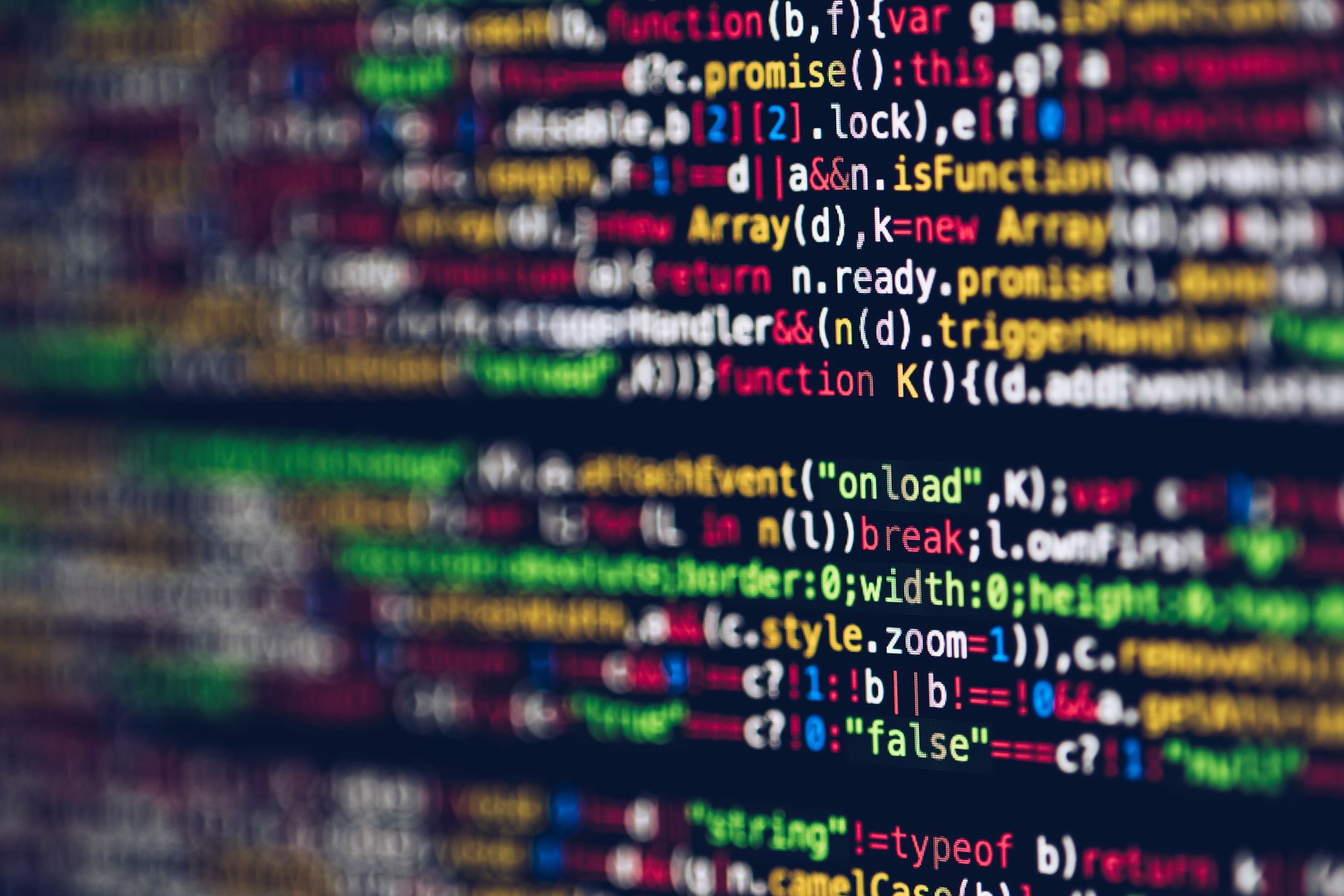 Rozmyty, kolorowy kod na ekranie symbolizujący programowanie funkcyjne