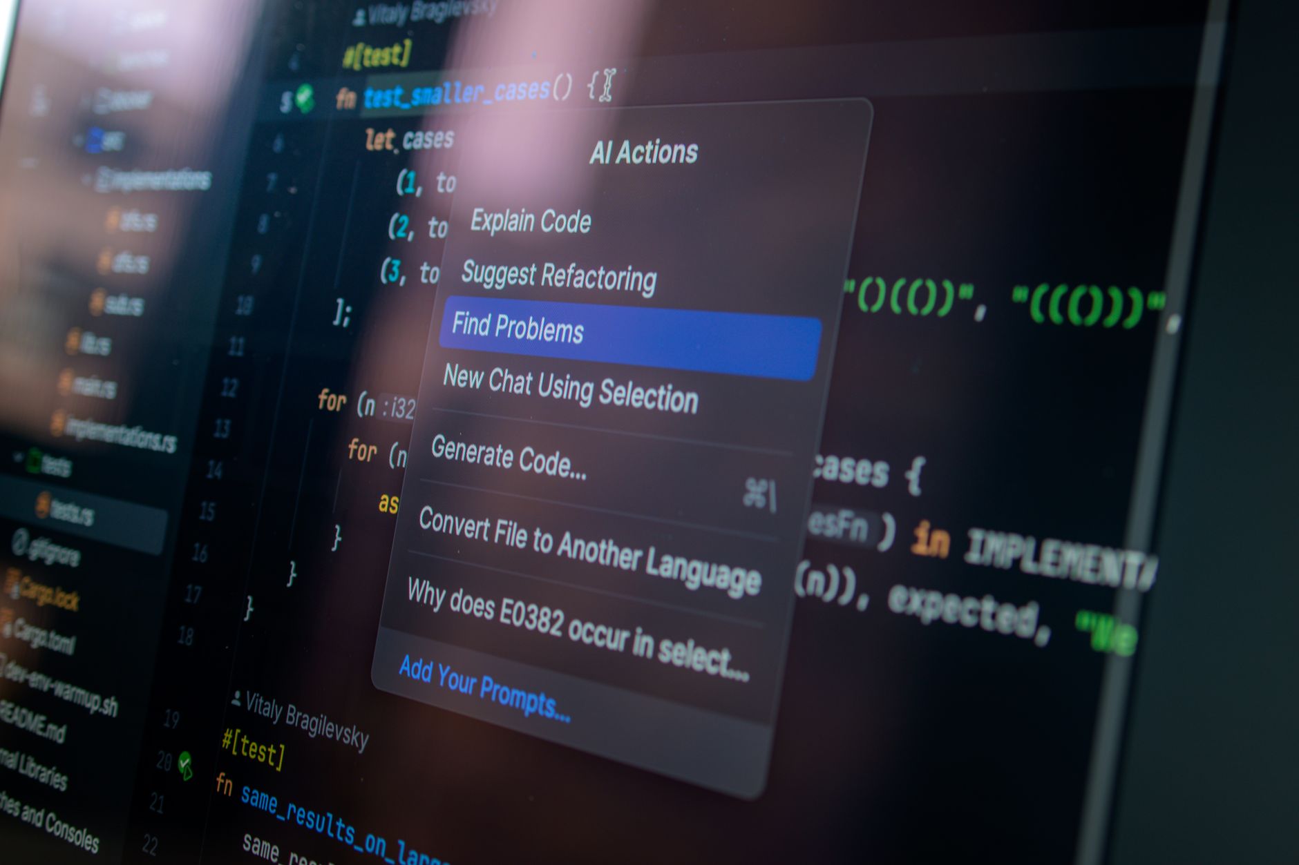 Ekran komputera z kodem i menu akcji AI w środowisku programistycznym